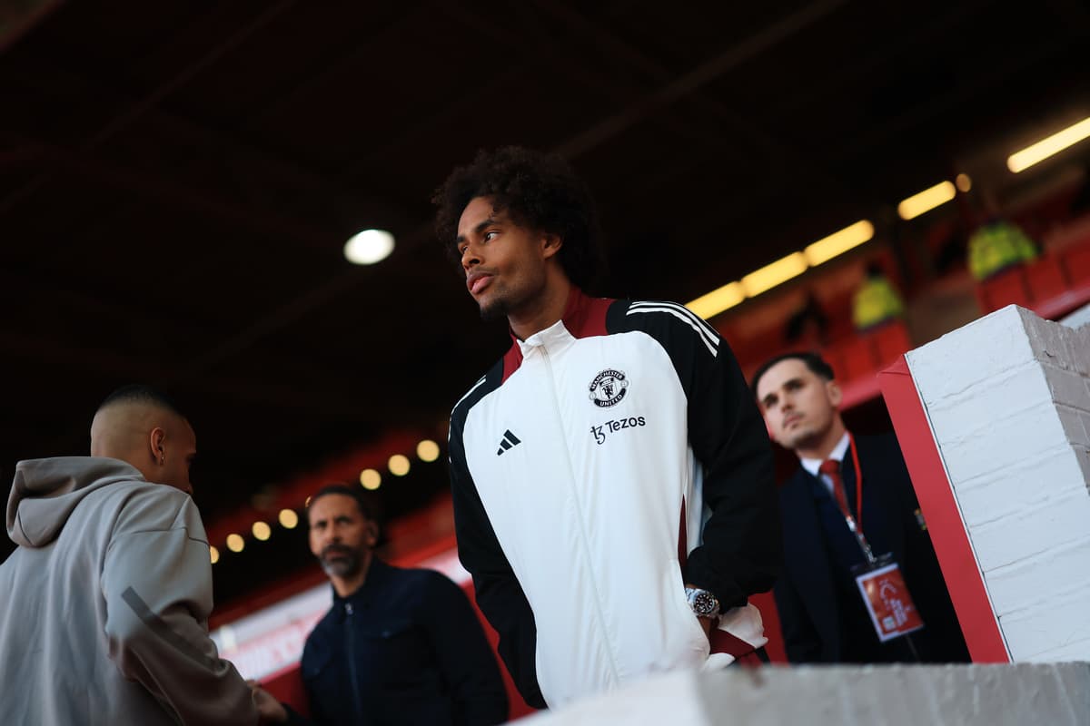 Fiorentina hope to beat Juventus to Zirkzee with official bid for Manchester United