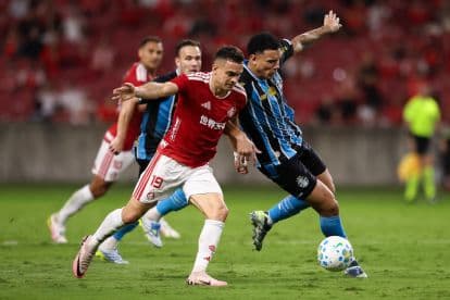 Brazilian defender Viery arrives for Fiorentina medical