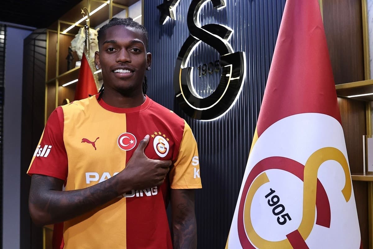 Leao makes instant impact on Galatasaray debut after €38m Milan exit