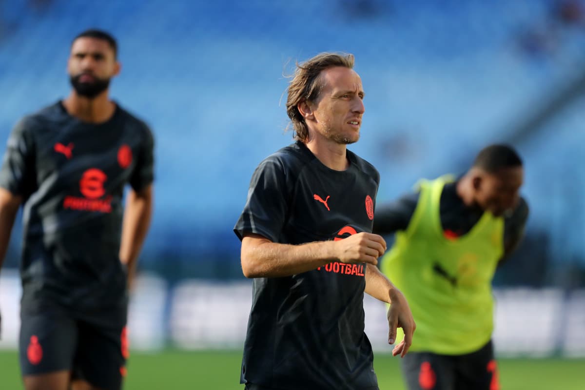 Milan eyeing move for Brighton midfielder Ayari to replace Modric