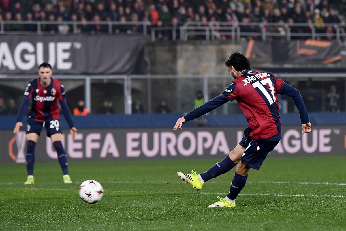 João Mário arrives to complete potential €10m transfer from Juventus to Fiorentina