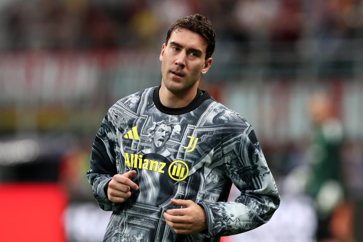 Vlahovic and Juventus contract talks stall over signing bonus demands