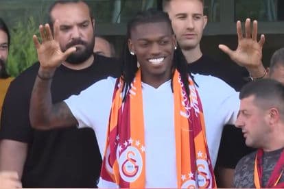Rafael Leao bids farewell to Milan fans: 'I leave with a smile, I'm one of you'