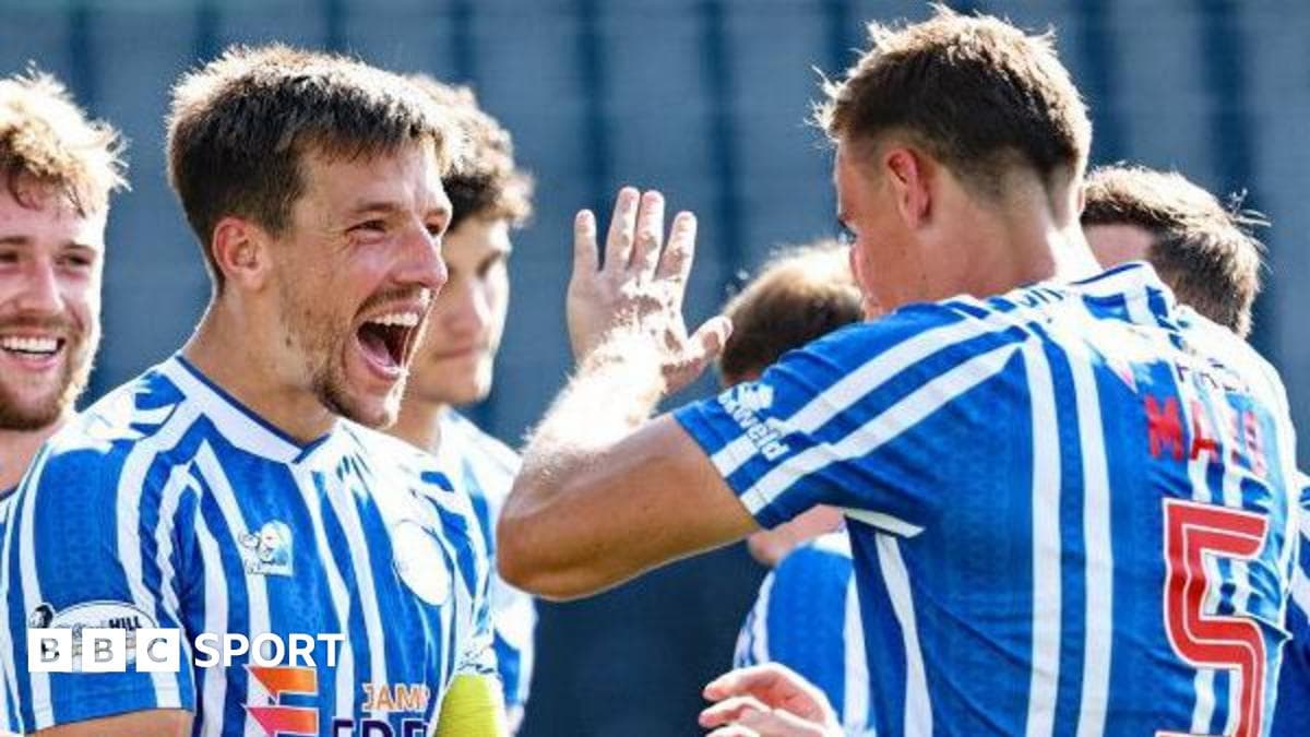 Aberdeen sign Lyons, Mayo and Briedl