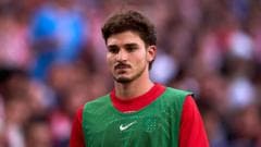 Simeone welcomes Alvarez back to training amid Barcelona transfer row