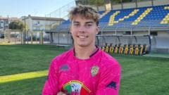 How a goalkeeper's van trip ended with a new club