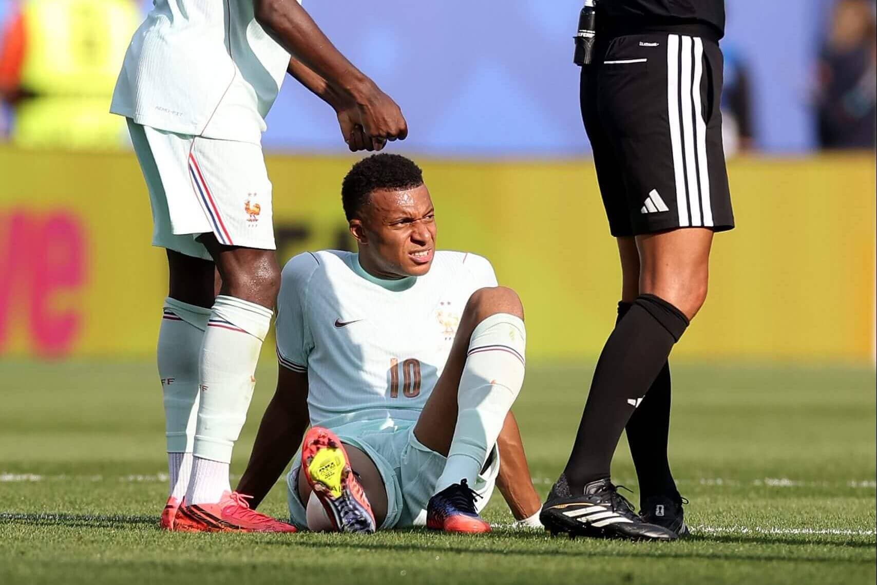 Kylian Mbappe leaves France vs Morocco with apparent injury