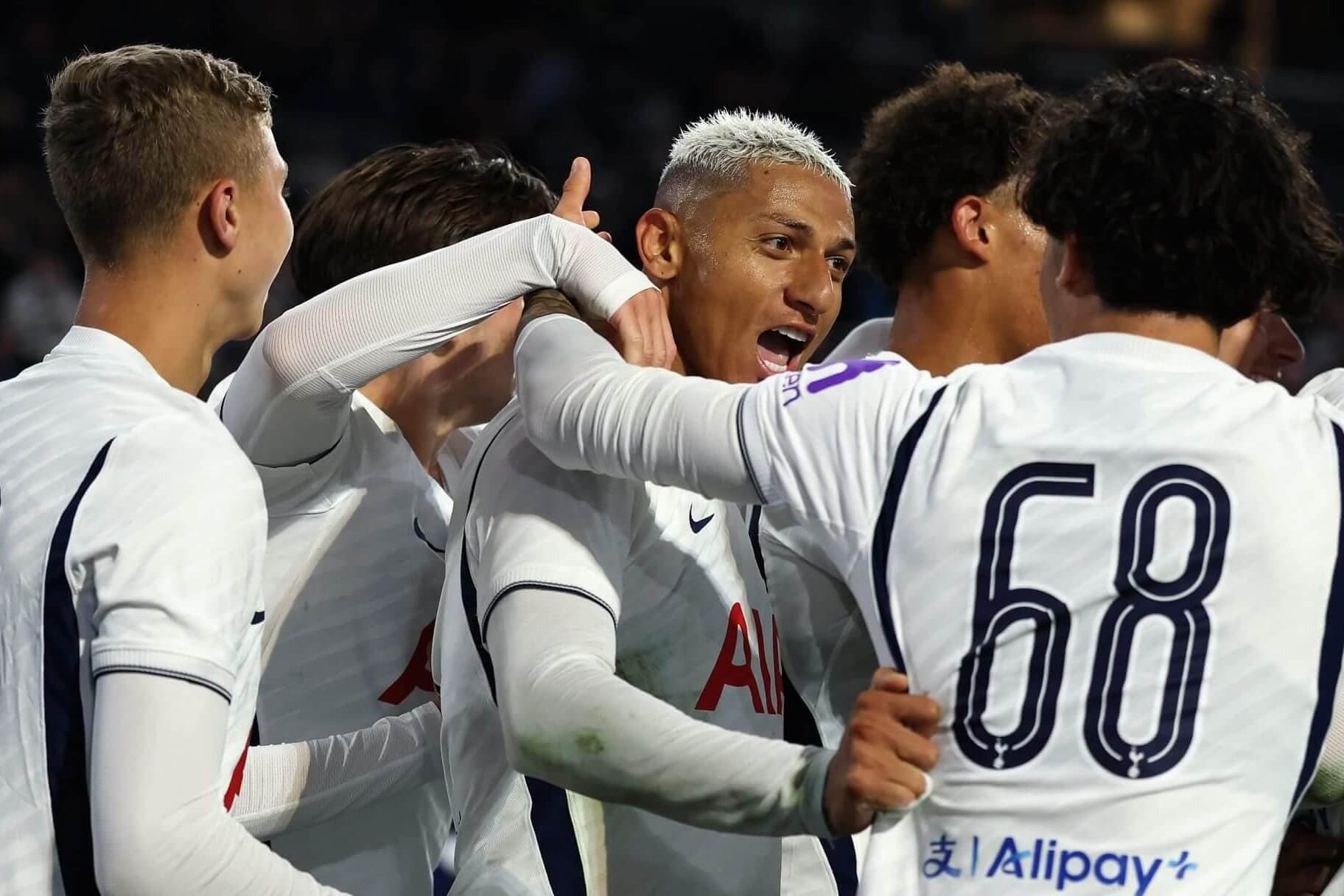 Tottenham beat Chelsea 2-1 in Sydney pre-season friendly despite red card