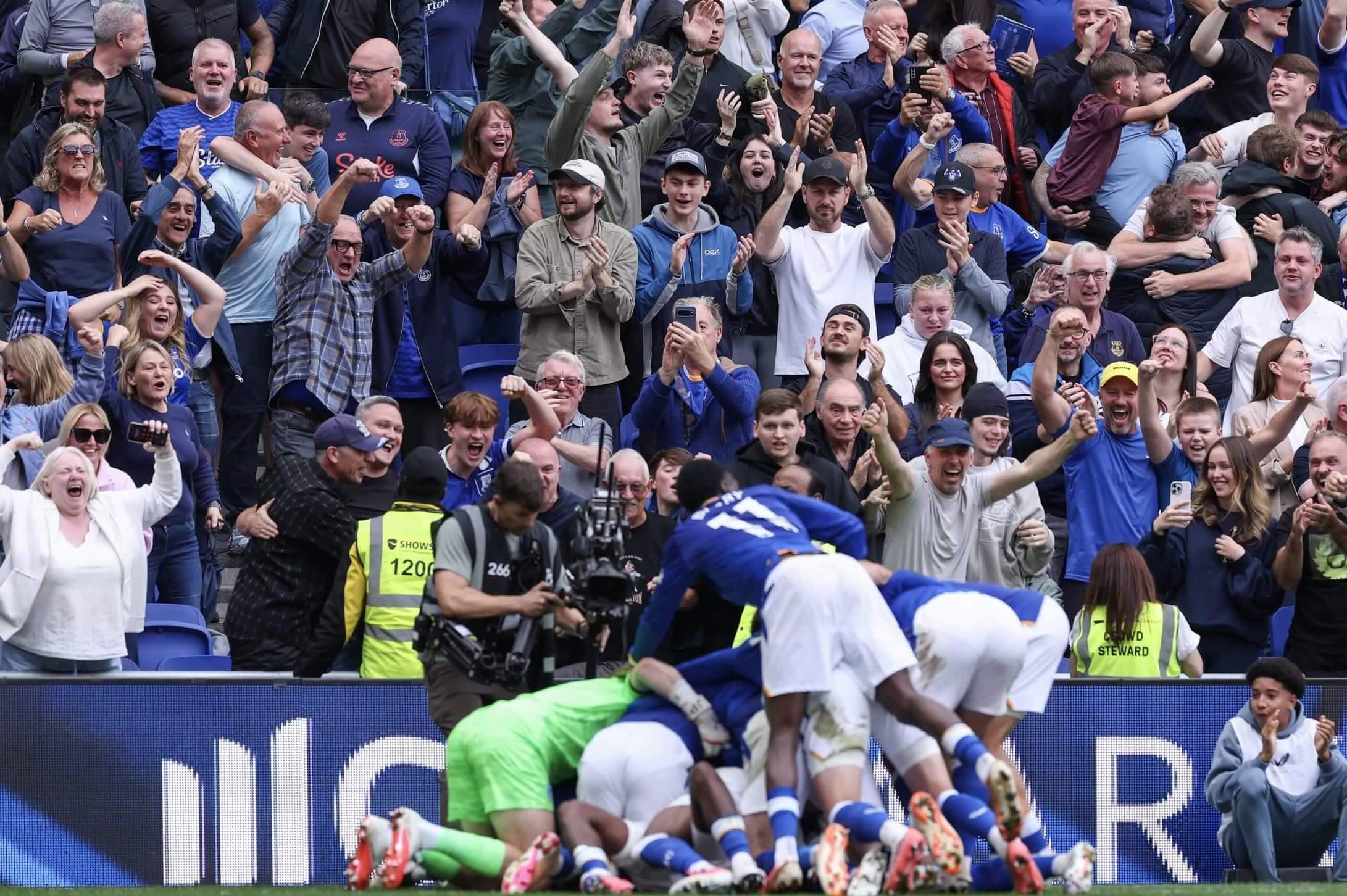 Everton 2-2 Manchester United: Toffees fight back in fractious contest